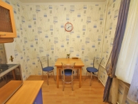 1-комнатная квартира посуточно Челябинск, ул. Цвиллинга, 90: Фотография 2