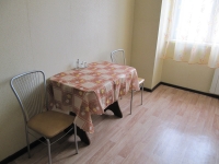 1-комнатная квартира посуточно Красноярск, улица Алексеева, 45: Фотография 3