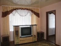 3-комнатная квартира посуточно Курган, Анфиногенова, 100: Фотография 2