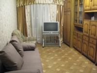 2-комнатная квартира посуточно Дзержинский, Лесная, 13: Фотография 2