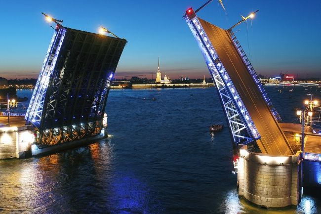 Аренда катера на развод мостов в Санкт-Петербурге