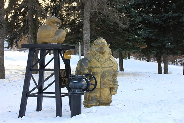 Памятник «Медведь–нефтяник»