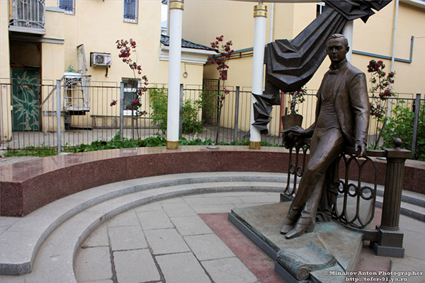 Памятник народному артисту Собинову