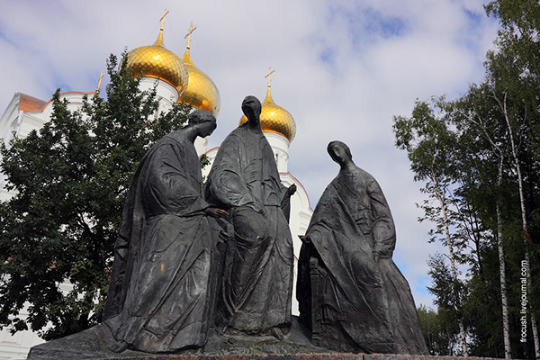Памятник «Троица»