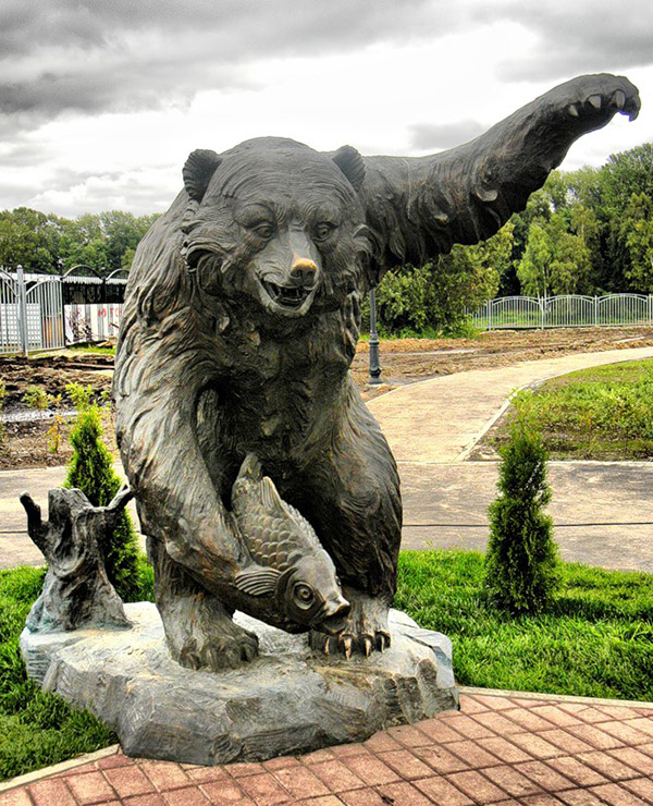 Скульптура медведя