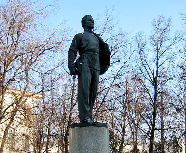Памятник молодому В.И. Ульянову