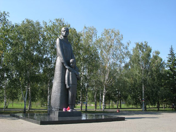 Скульптура Сибирячки с сыном