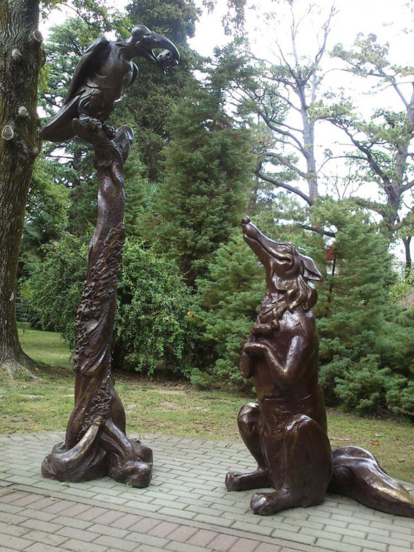 Скульптурная композиция «Ворона и лисица»