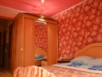 2-комнатная квартира посуточно Челябинск, улица Вострецова, 3: Фотография 2