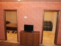 2-комнатная квартира посуточно Тюмень, депутатская, 110: Фотография 2