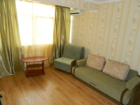 2-комнатная квартира посуточно Севастополь, Челнокова, 12: Фотография 3