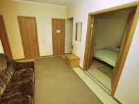 2-комнатная квартира посуточно Сургут, улица Крылова, 36: Фотография 8