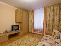 3-комнатная квартира посуточно Белово, Толстого, 12: Фотография 2
