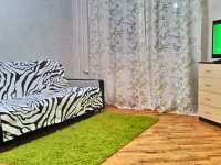 1-комнатная квартира посуточно Ижевск, 7-я Подлесная, 97: Фотография 2