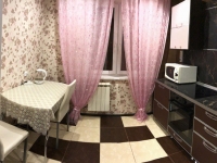 1-комнатная квартира посуточно Тольятти, Автостроителей, 78: Фотография 3