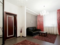2-комнатная квартира посуточно Кемерово, пр. Ленина, 158: Фотография 2