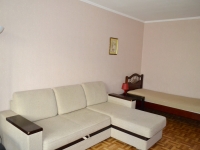 2-комнатная квартира посуточно Тольятти, фрунзе, 22: Фотография 3