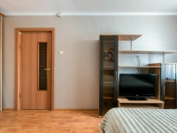 1-комнатная квартира посуточно Ижевск, Холмогорова , 21 а: Фотография 2