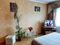 1-комнатная квартира посуточно Омск, улица 70 лет Октября, 22: Фотография 2