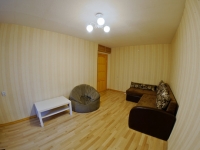 2-комнатная квартира посуточно Екатеринбург, Крестинского, 4: Фотография 3