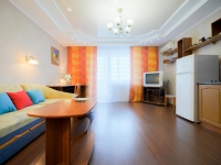 2-комнатная квартира посуточно Челябинск, улица Братьев Кашириных, 85а: Фотография 6