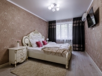 2-комнатная квартира посуточно Астрахань, Савушкина, 37к1: Фотография 2