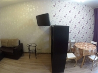 2-комнатная квартира посуточно Новосибирск, Челюскинцев, 3: Фотография 2